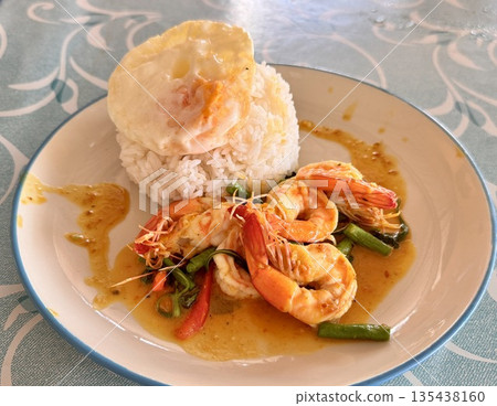 Juicy, mouth-watering fresh Asian dishes at Thailand's outdoor cafe 135438160