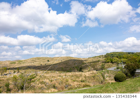 秋吉台草原的廣闊景色 135438344