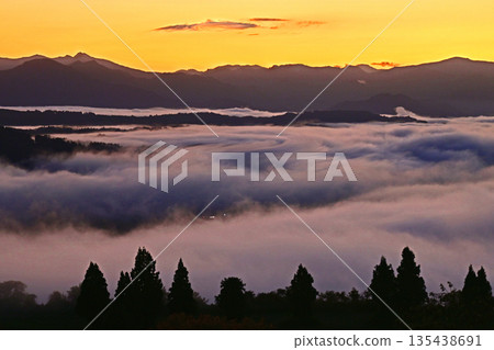 雲海-一個充滿戲劇性光彩的世界 雲海-一個充滿戲劇性光彩的世界 135438691