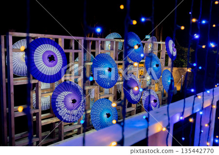 [Tobishima Village, Aichi Prefecture] Tobishima Yoi Akari - A spectacular view of Japanese umbrellas, wind chimes, and illuminations 135442770
