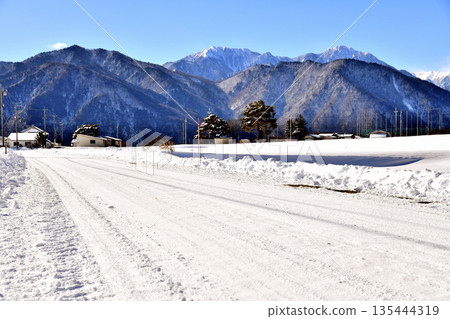 從大町市大町眺望垣山和唐澤山（大町市，長野縣）[2026.1] 135444319