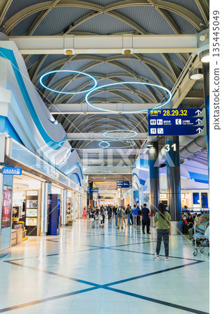 台灣高雄國際機場出發大廳 135445049
