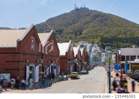 北海道函館 - 春天的金森倉庫。 135446301