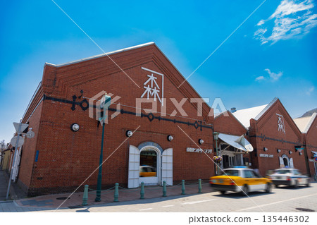 北海道函館-金森倉庫春季-02 135446302