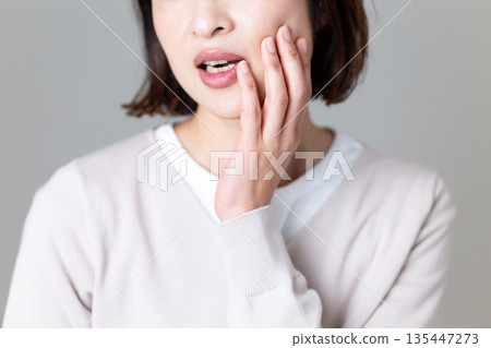 Middle-aged woman suffering from toothache 135447273