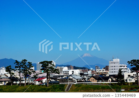 First snow on Mount Fuji and Shizuoka City 135449469