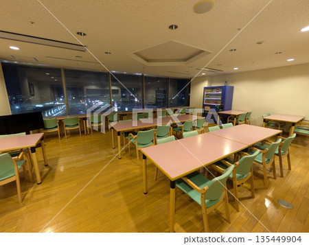 每個病房都設有日間活動室 135449904