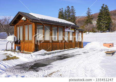 Footbath at Tokachigawa Mall Onsen (Tokachigaoka Park), which is closed in winter Footbath at Tokachigawa Mall Onsen (Tokachigaoka Park), which is closed in winter 135451247