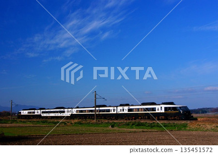 The black and white two-tone Asoboy express train! The black and white two-tone Asoboy express train! 135451572