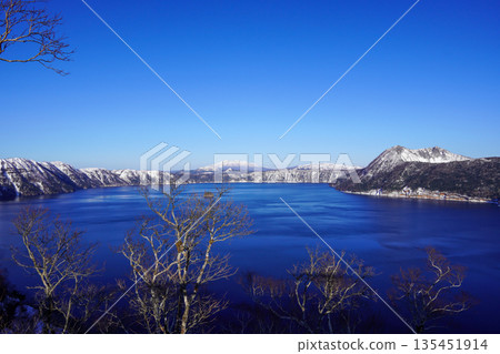 2026年冬季的摩週湖（阿寒摩週國立公園） 135451914