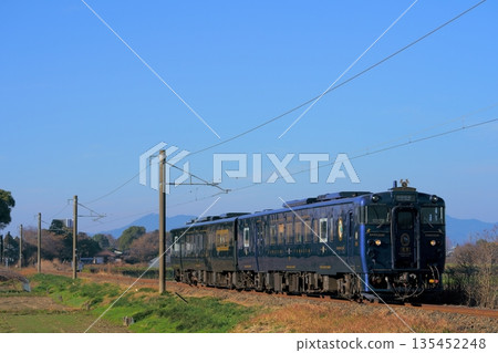 Limited Express Kawasemi and Yamasemi running on the Toyohashi Main Line 135452248