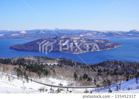 從美幌峠眺望屈斜路湖（2026年1月） 135452317