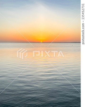 埃及阿布辛貝納賽爾湖日出 埃及阿布辛貝納賽爾湖日出 135452731