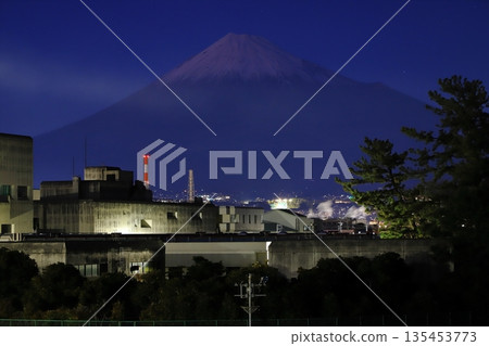 Factory night view and Mount Fuji Factory night view and Mount Fuji 135453773
