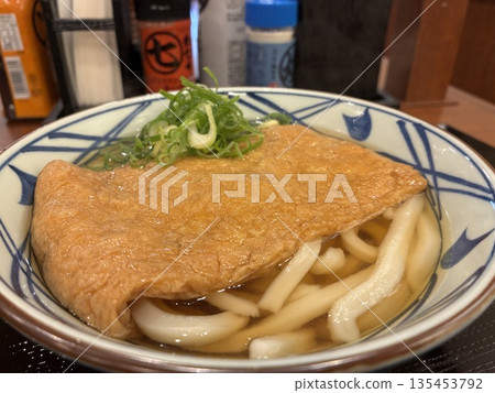 Kitsune Udon at a self-service udon chain restaurant 135453792