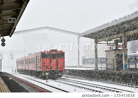 Kiha 47_03 on the Tottori Station platform Kiha 47_03 on the Tottori Station platform 135453838
