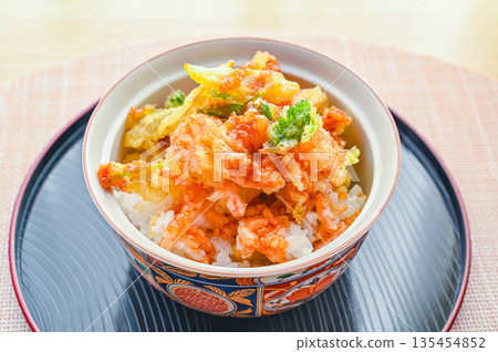 蝦仁蔬菜天婦羅飯 135454852