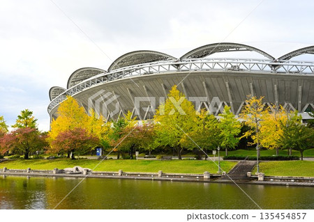Big Swan and the canal under a clear autumn sky (Niigata City, Niigata Prefecture) 135454857
