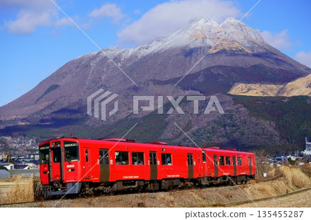 Mount Yufu and a red diesel train Mount Yufu and a red diesel train 135455287