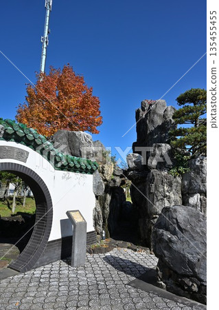 天壽園（新潟縣新潟市）中國園林的秋景 135455455