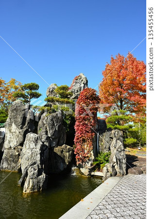 Autumn scenery of the Chinese garden at Tenjuen (Niigata City, Niigata Prefecture) Autumn scenery of the Chinese garden at Tenjuen (Niigata City, Niigata Prefecture) 135455456