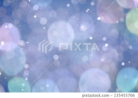 Out-of-focus rain falling in the early hours of the morning [Flash photography] [Bokeh] 135455706