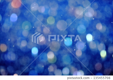 Out-of-focus rain falling in the early hours of the morning [Flash photography] [Bokeh] 135455708