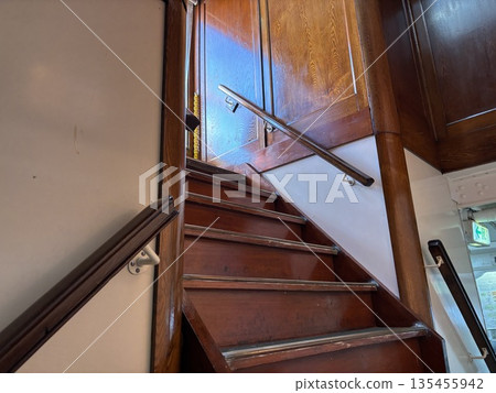 Stairs leading to the deck 135455942