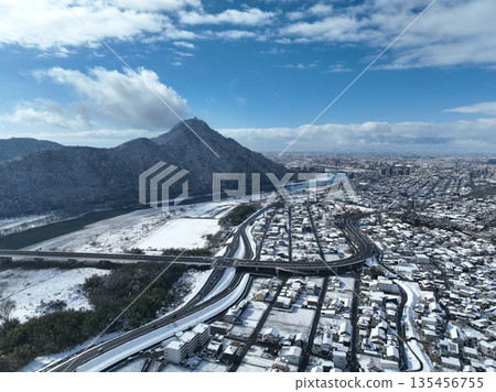 Snow-covered Gifu Castle and Nagara River scenery - drone aerial shot 135456755