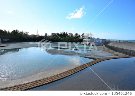 Outdoor pool facility at Yamanoshita Seaside Park (Niigata City, Niigata Prefecture) 135461246