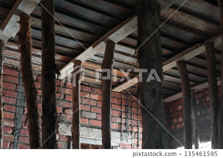 The metal decking, wooden planks and supports are ready for pouring the concrete ceiling. The process of constructing a brick house or building in South Asia using old traditional techniques. The metal decking, wooden planks and supports are ready for pouring the concrete ceiling. The process of constructing a brick house or building in South Asia using old traditional techniques. 135461595
