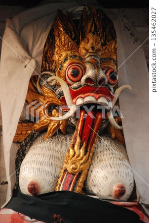Balinese Hindu sculpture (Ubud, Bali, Indonesia) Balinese Hindu sculpture (Ubud, Bali, Indonesia) 135462027