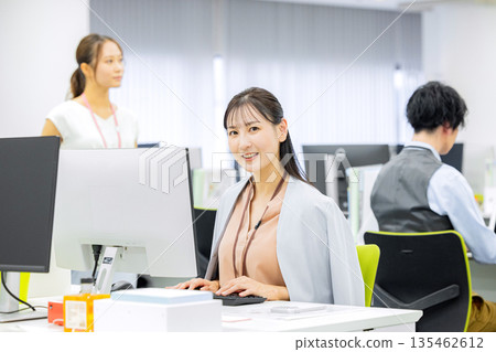 Woman working in the office Woman working in the office 135462612
