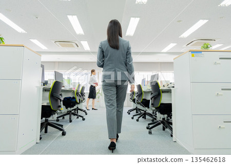 Office woman suit Office woman suit 135462618