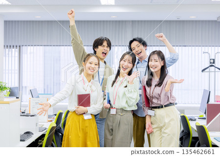 工作氣氛良好的工作場所 135462661