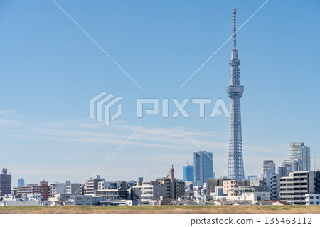 從荒川河床看到的「東京」東京晴空塔 135463112