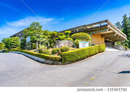 倉吉市市政廳主樓初夏景色 1 倉吉市,鳥取縣 倉吉市市政廳主樓初夏景色 1 倉吉市,鳥取縣 135463780