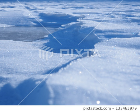 冰凍湖面上的風雪模式(20260110090221) 冰凍湖面上的風雪模式(20260110090221) 135463979