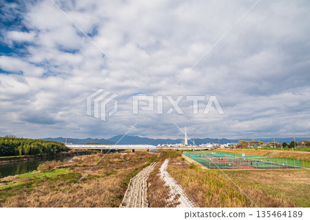 Winter scenery of the Katsura River, Kyoto City 135464189