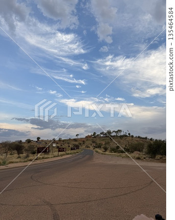 澳洲的天空和道路 135464584