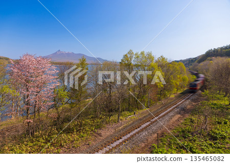 北海道大沼的春天-火車掠影-02 北海道大沼的春天-火車掠影-02 135465082