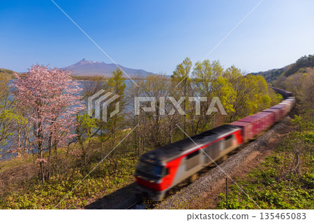 北海道大沼的春天-火車掠影-03 北海道大沼的春天-火車掠影-03 135465083