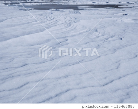 Wind and snow patterns on a frozen lake (20260110090625) Wind and snow patterns on a frozen lake (20260110090625) 135465093