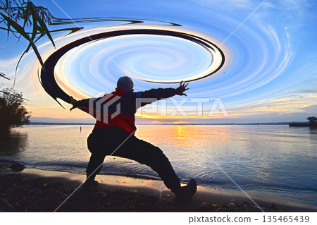 在陽光下鍛煉！ 135465439