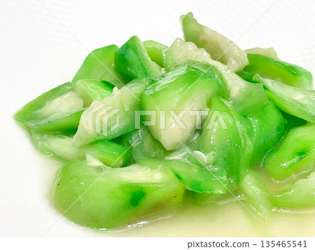 Chinese Shanghai cuisine: Yuhu horn gourd (stir-fried loofah) 135465541