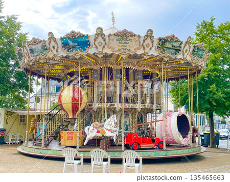 法國朗布依埃廣場上的旋轉木馬 135465663