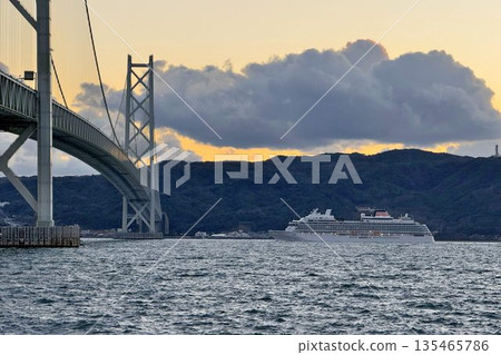 Evening view of a cruise ship passing through the Akashi Kaikyo Bridge 135465786