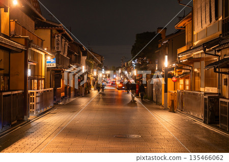 京都府祇園 - 夜景花見小路 135466062