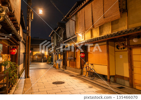 京都府祇園 - 夜景花見小路 135466070