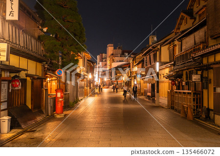 京都府祇園 - 夜景花見小路 135466072
